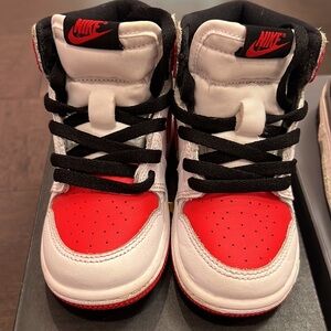 Jordan Retro high OG Toddler size 8-like new